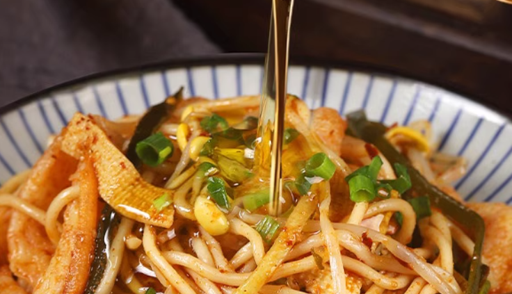 紅油，既能拌涼菜，又能烹熱菜，讓菜品具有獨特風味！